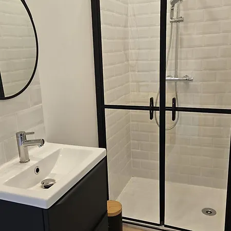 Maison De Renovee Avec Garage Privatif A - Fr-1-589-834 *