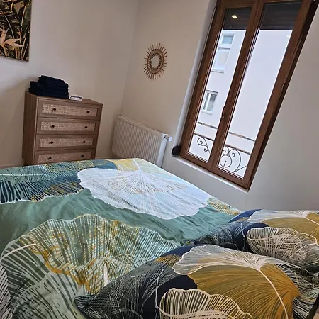 Maison De Renovee Avec Garage Privatif A - Fr-1-589-834