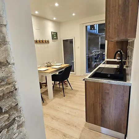 Maison De Renovee Avec Garage Privatif A - Fr-1-589-834 Épinal